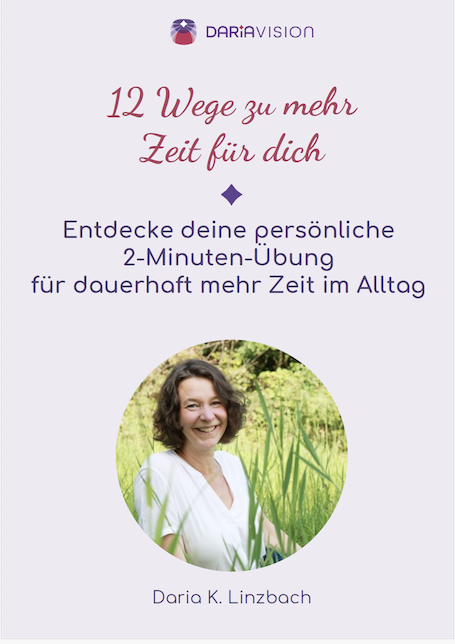 Altes Workbook-Cover „12 Wege zu mehr Zeit für dich“ mit Foto von Daria Katrin Linzbach im Gras